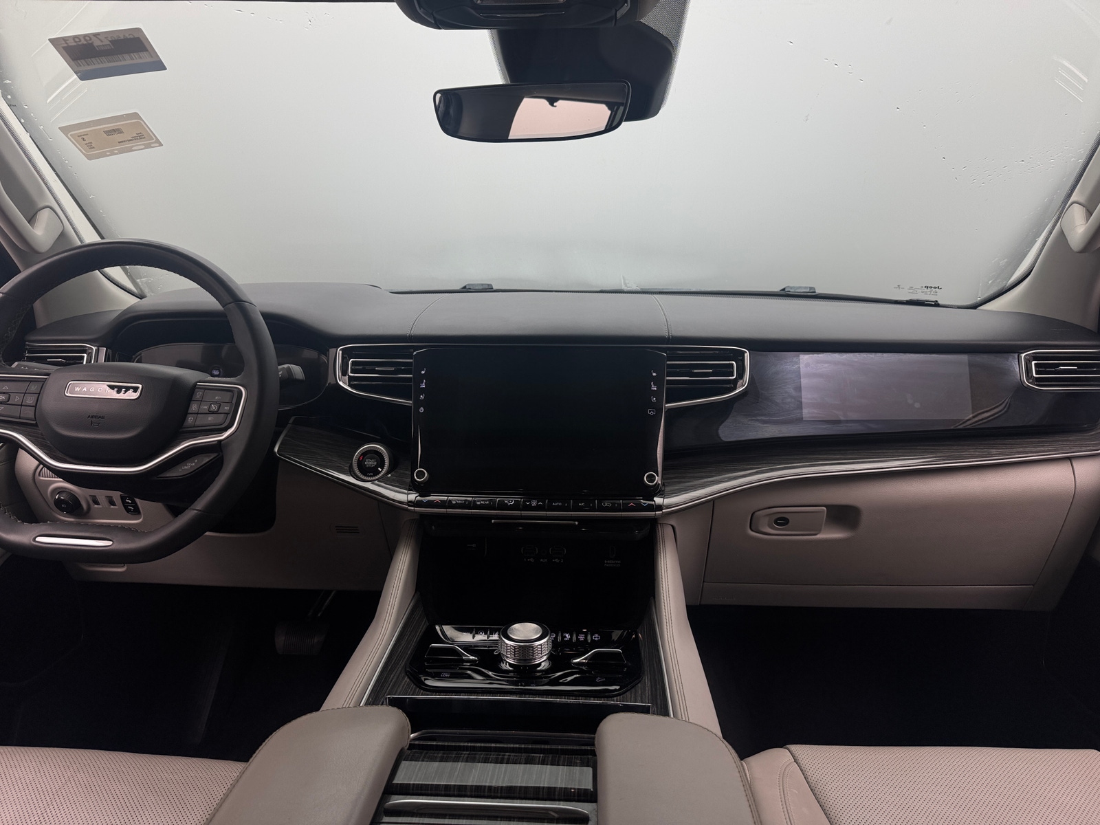 Thumbnail: 2022 Jeep Wagoneer - 2