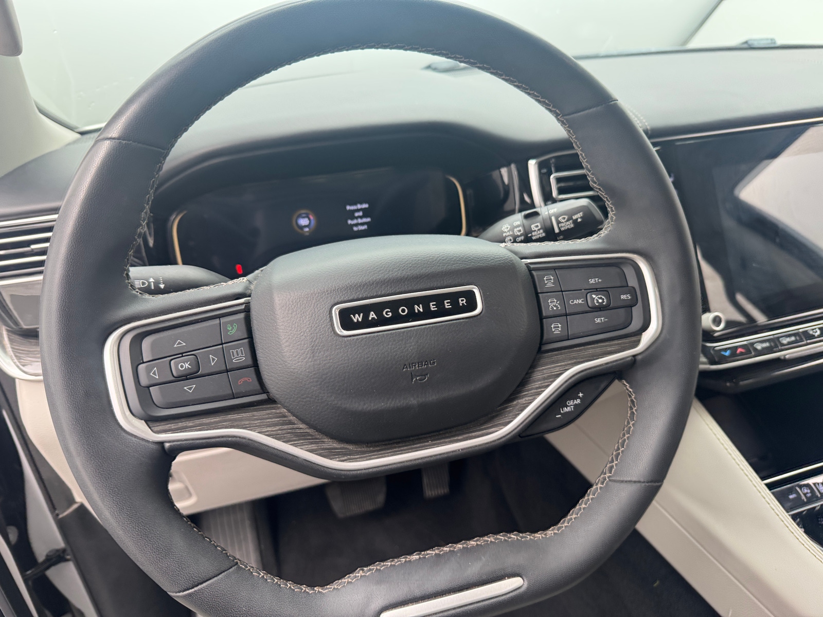 Thumbnail: 2022 Jeep Wagoneer - 4