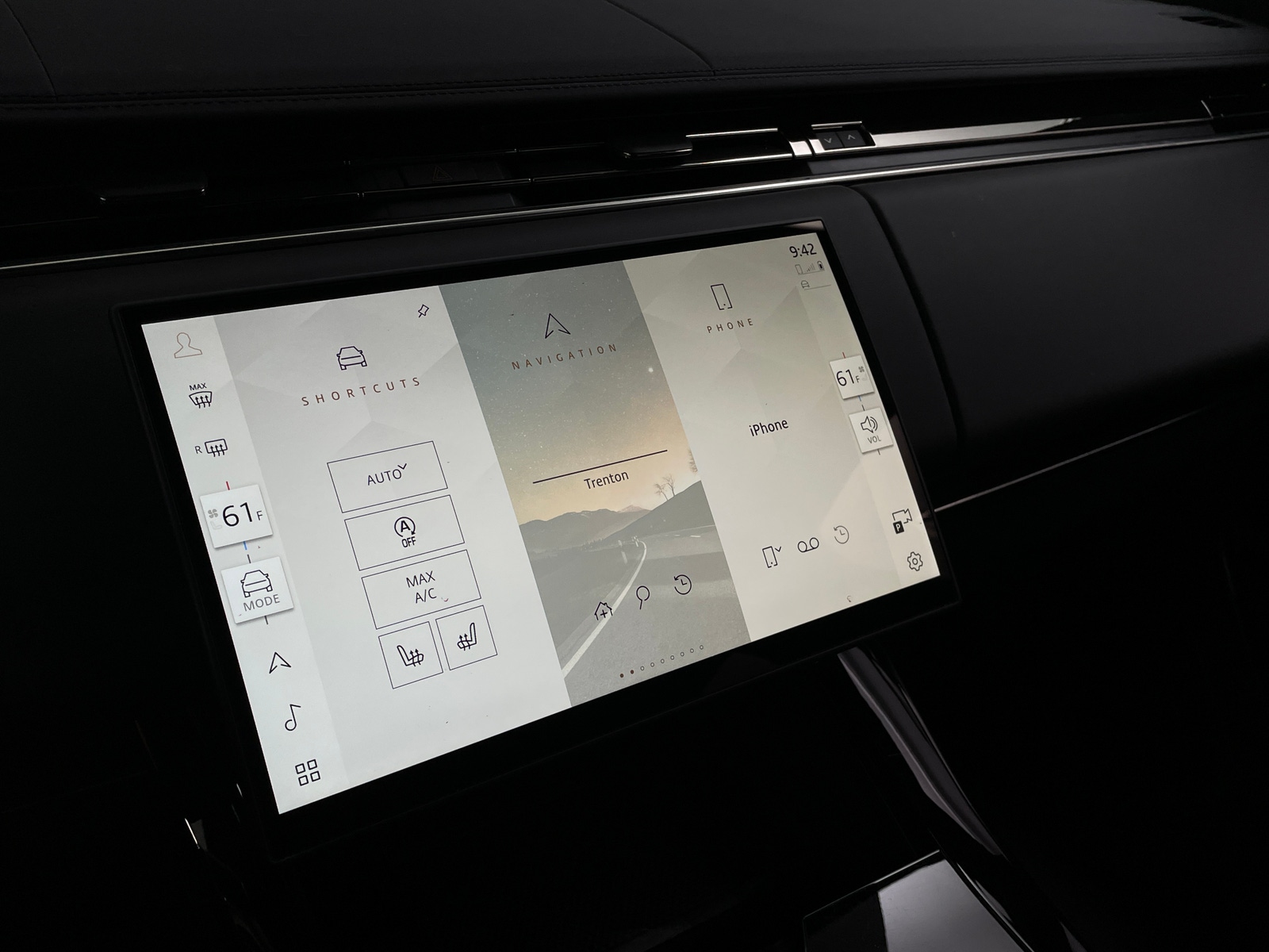 Thumbnail: 2025 Land Rover Range Rover Sport - 3