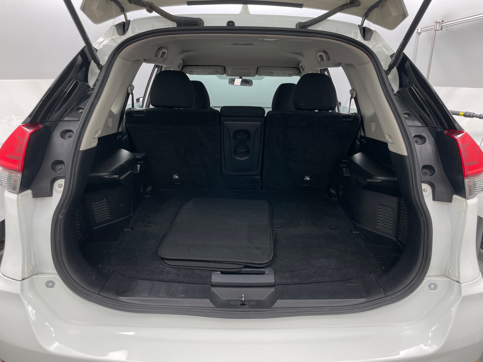 Thumbnail: 2017 Nissan Rogue - 7