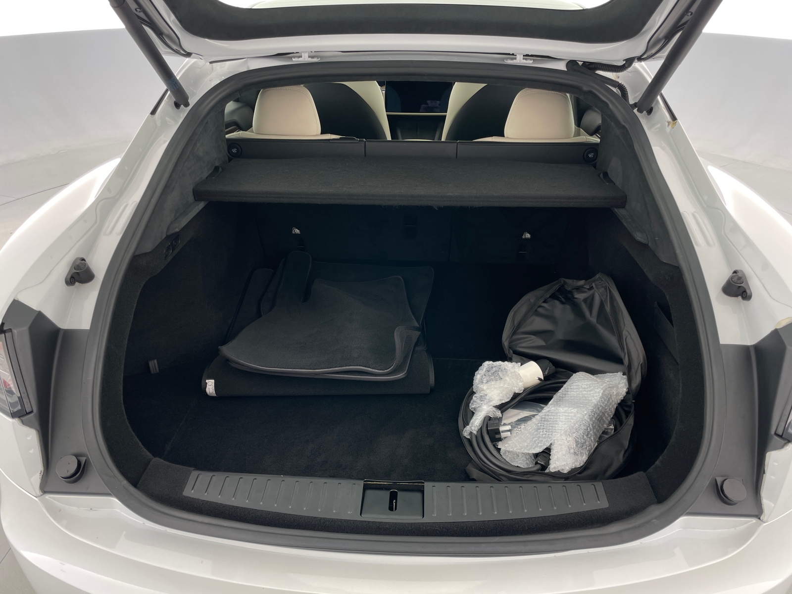 Thumbnail: 2022 Tesla Model S - 6