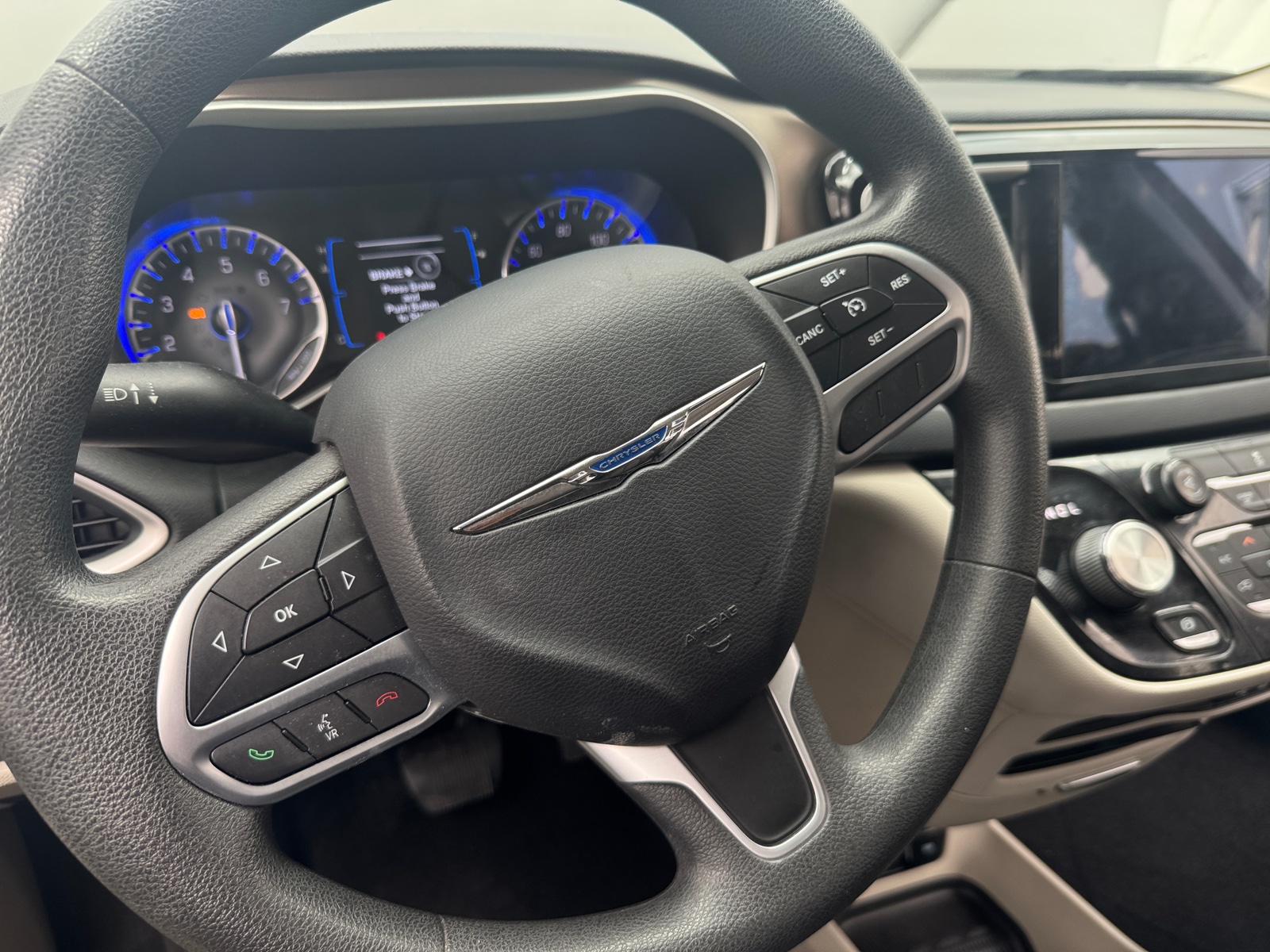 Thumbnail: 2017 Chrysler Pacifica - 5