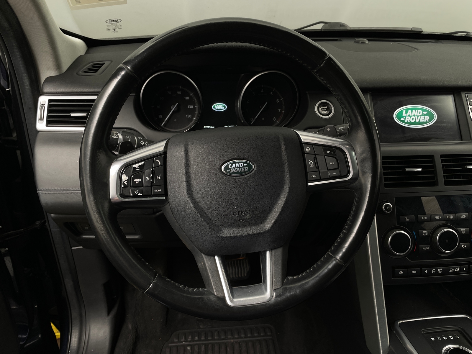 Thumbnail: 2017 Land Rover Discovery Sport - 4