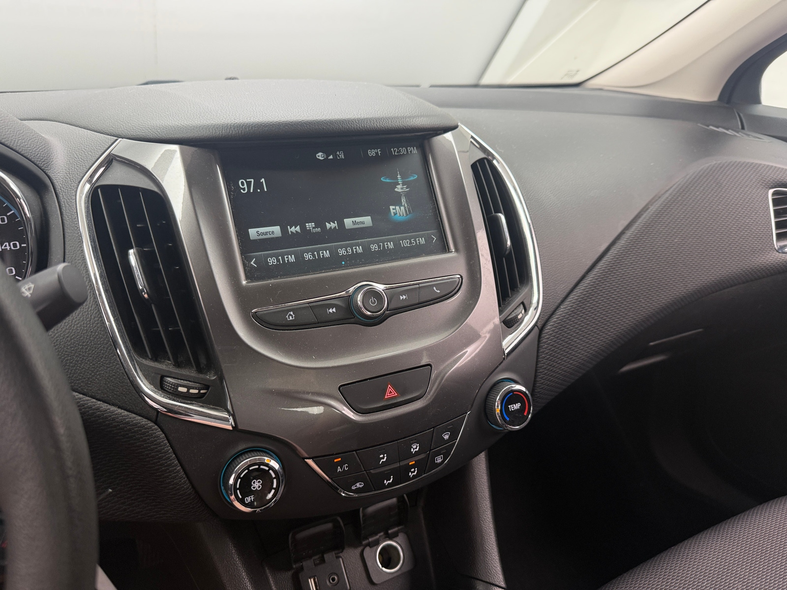 Thumbnail: 2017 Chevrolet Cruze - 4