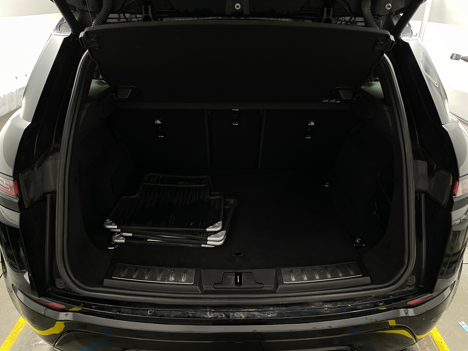 Thumbnail: 2020 Land Rover Range Rover Evoque - 6