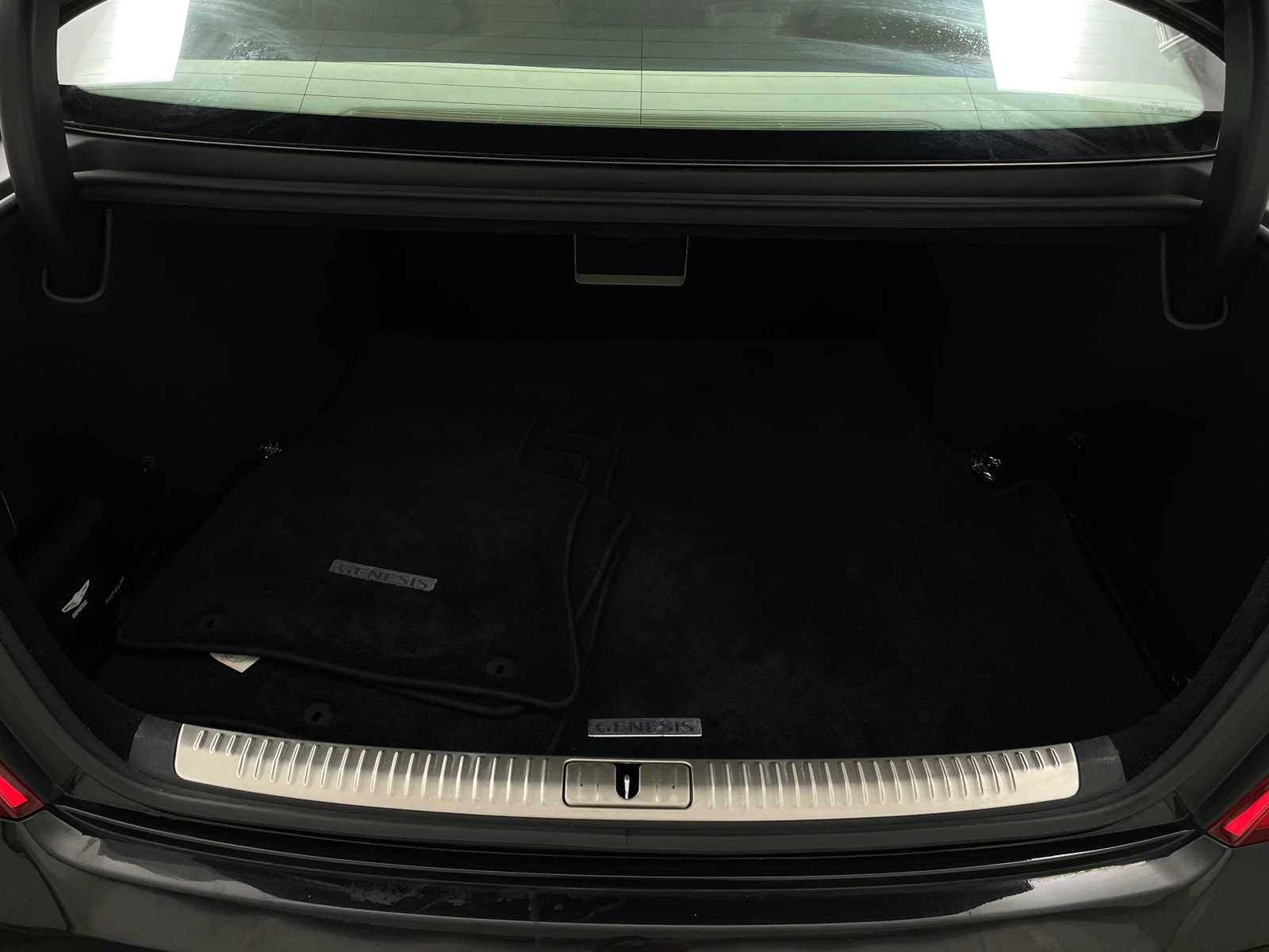 Thumbnail: 2019 Genesis G90 - 6