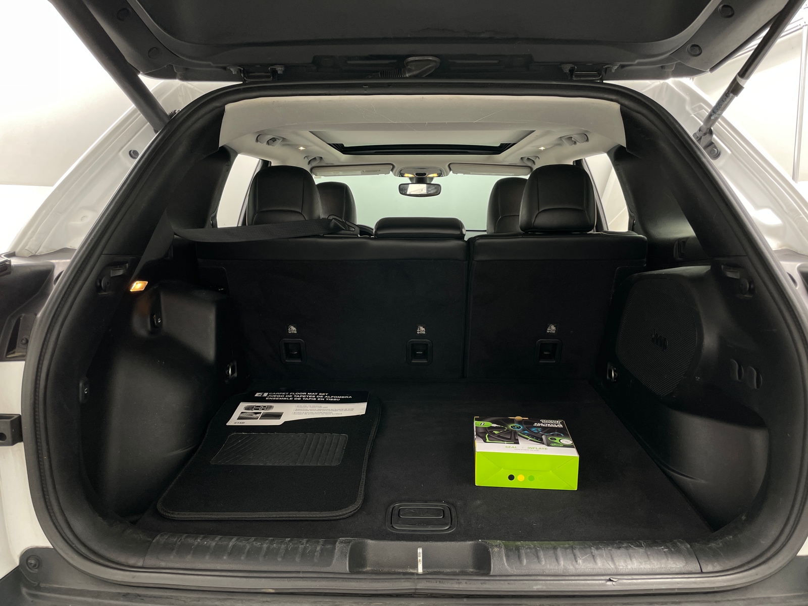 Thumbnail: 2019 Jeep Cherokee - 7