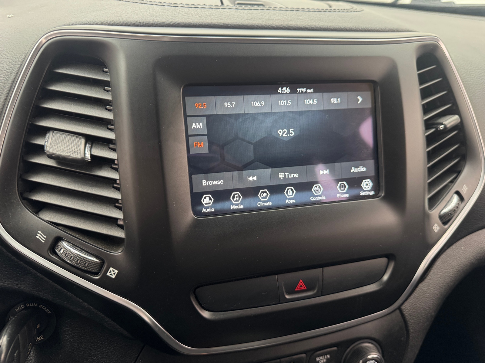 Thumbnail: 2020 Jeep Cherokee - 4