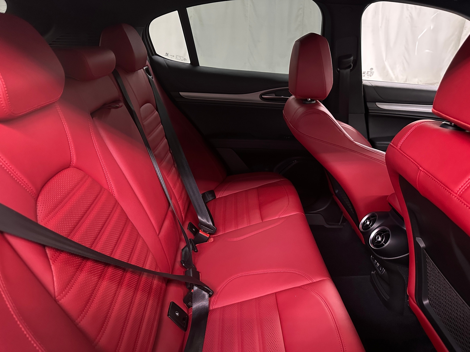 Thumbnail: 2024 Alfa Romeo Stelvio - 5