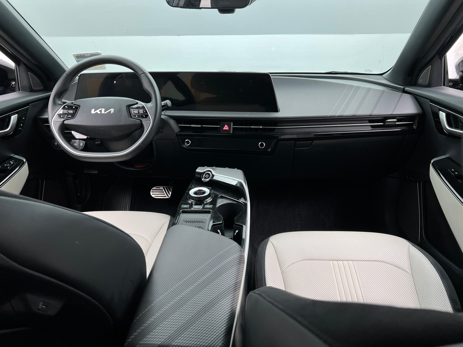 Thumbnail: 2022 Kia EV6 - 2