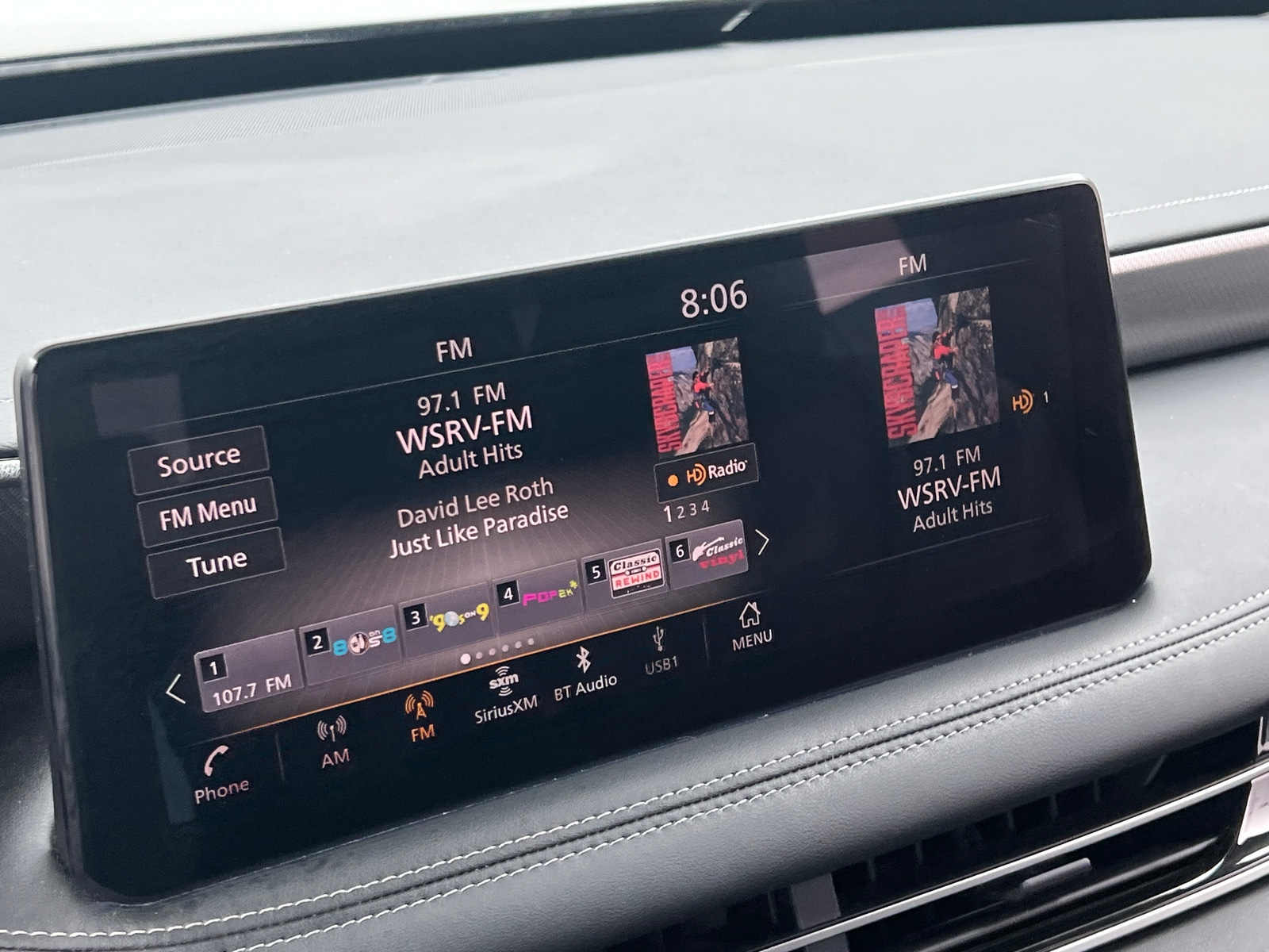 Thumbnail: 2023 INFINITI QX60 - 3