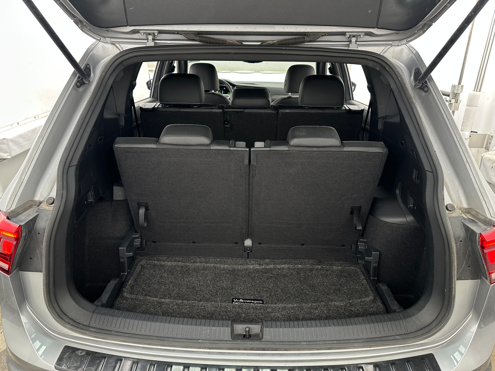 Thumbnail: 2023 Volkswagen Tiguan - 6