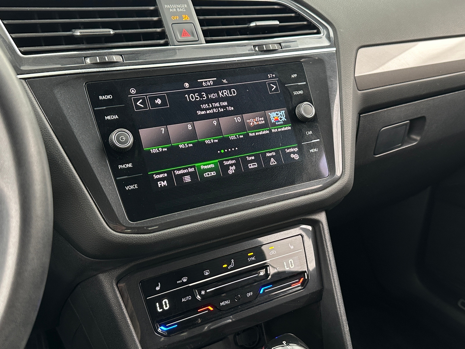 Thumbnail: 2023 Volkswagen Tiguan - 3