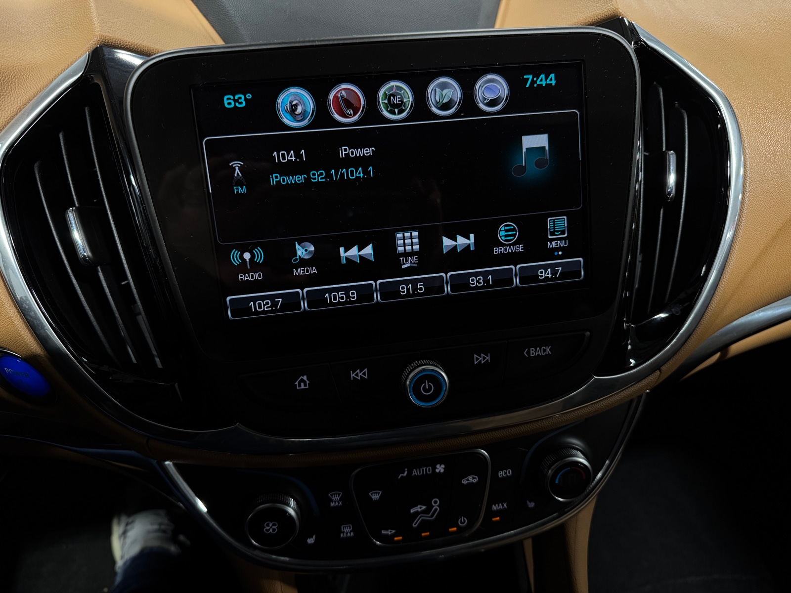 Thumbnail: 2018 Chevrolet Volt - 3