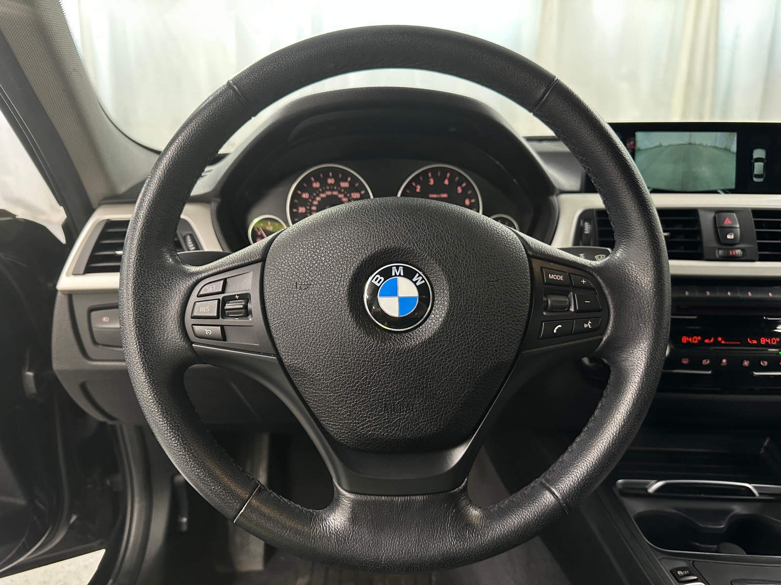 Thumbnail: 2016 BMW 3 Series - 4