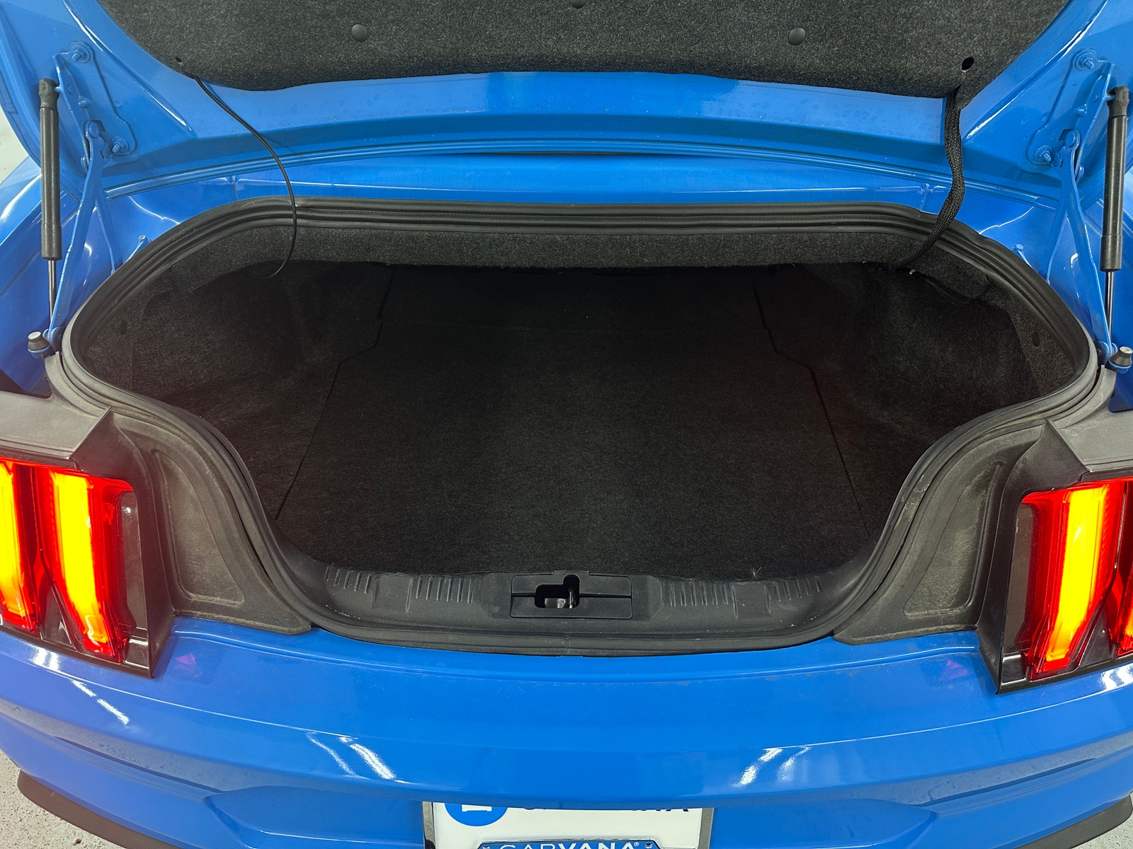 Thumbnail: 2022 Ford Mustang - 7