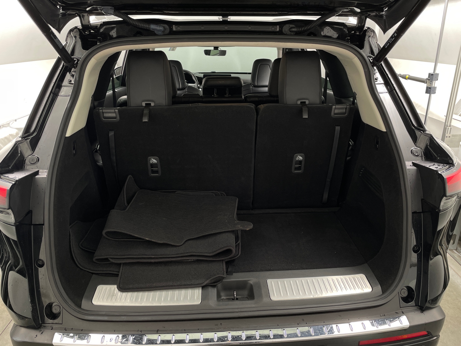 Thumbnail: 2023 INFINITI QX60 - 6