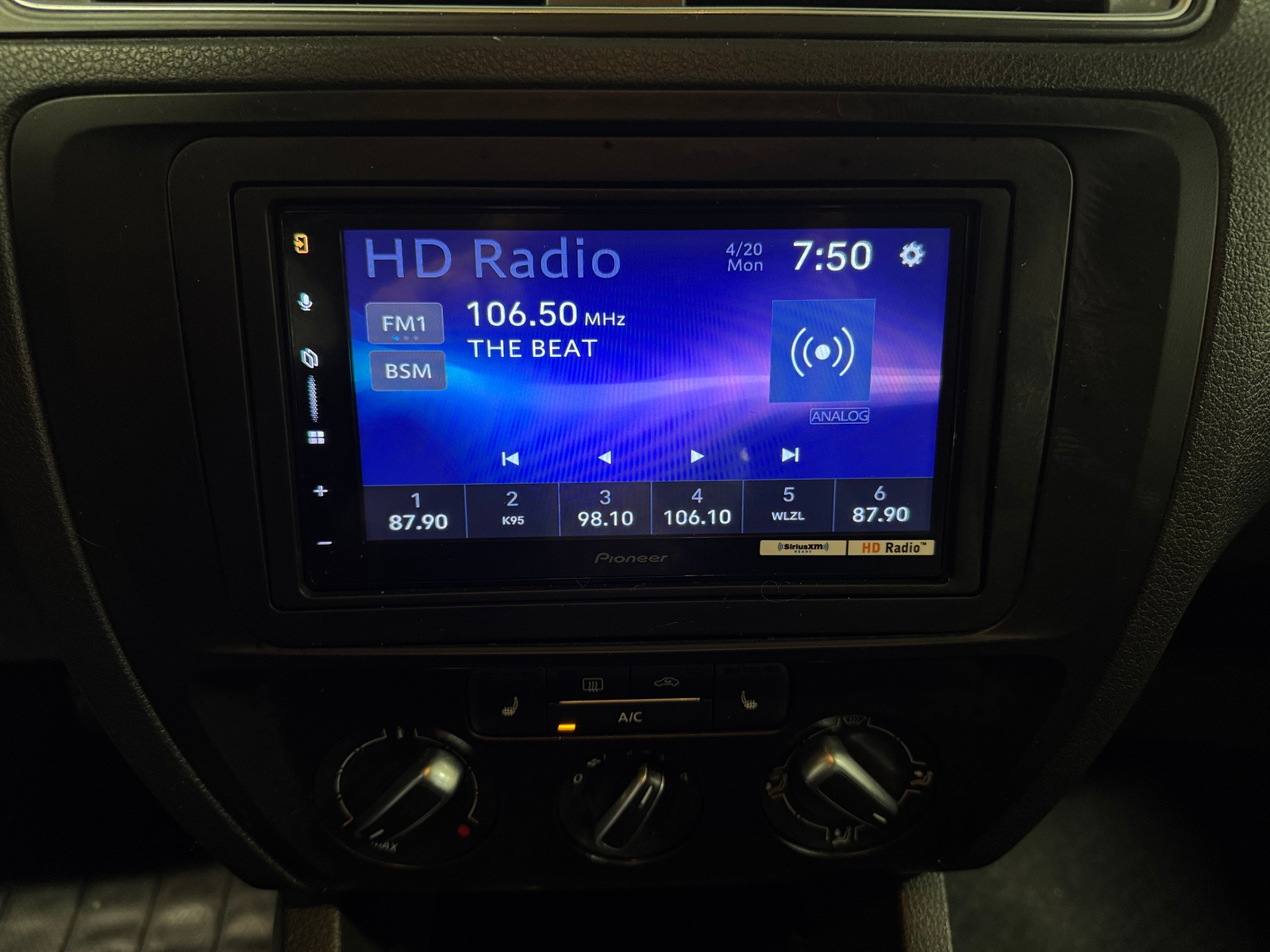 Thumbnail: 2017 Volkswagen Jetta - 3