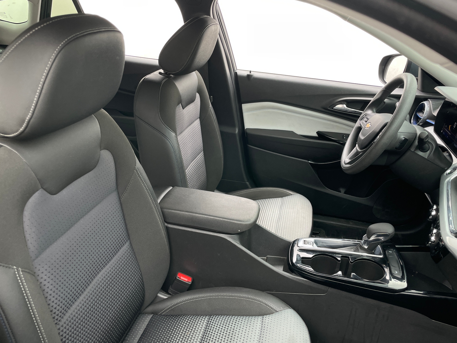 Thumbnail: 2025 Chevrolet Trax - 2