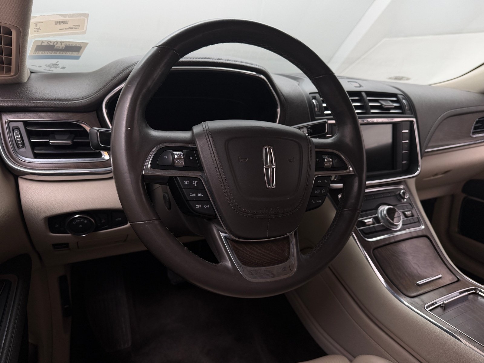 Thumbnail: 2018 Lincoln Continental - 4