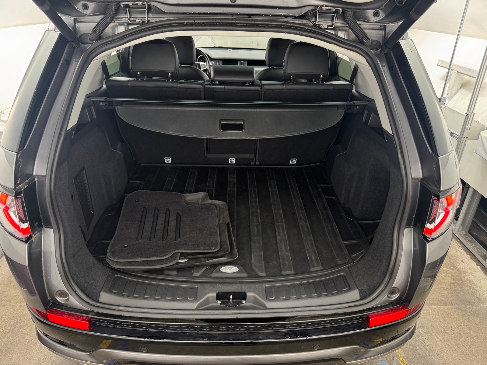 Thumbnail: 2018 Land Rover Discovery Sport - 6