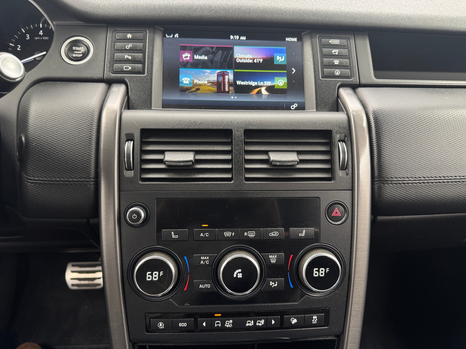 Thumbnail: 2018 Land Rover Discovery Sport - 3
