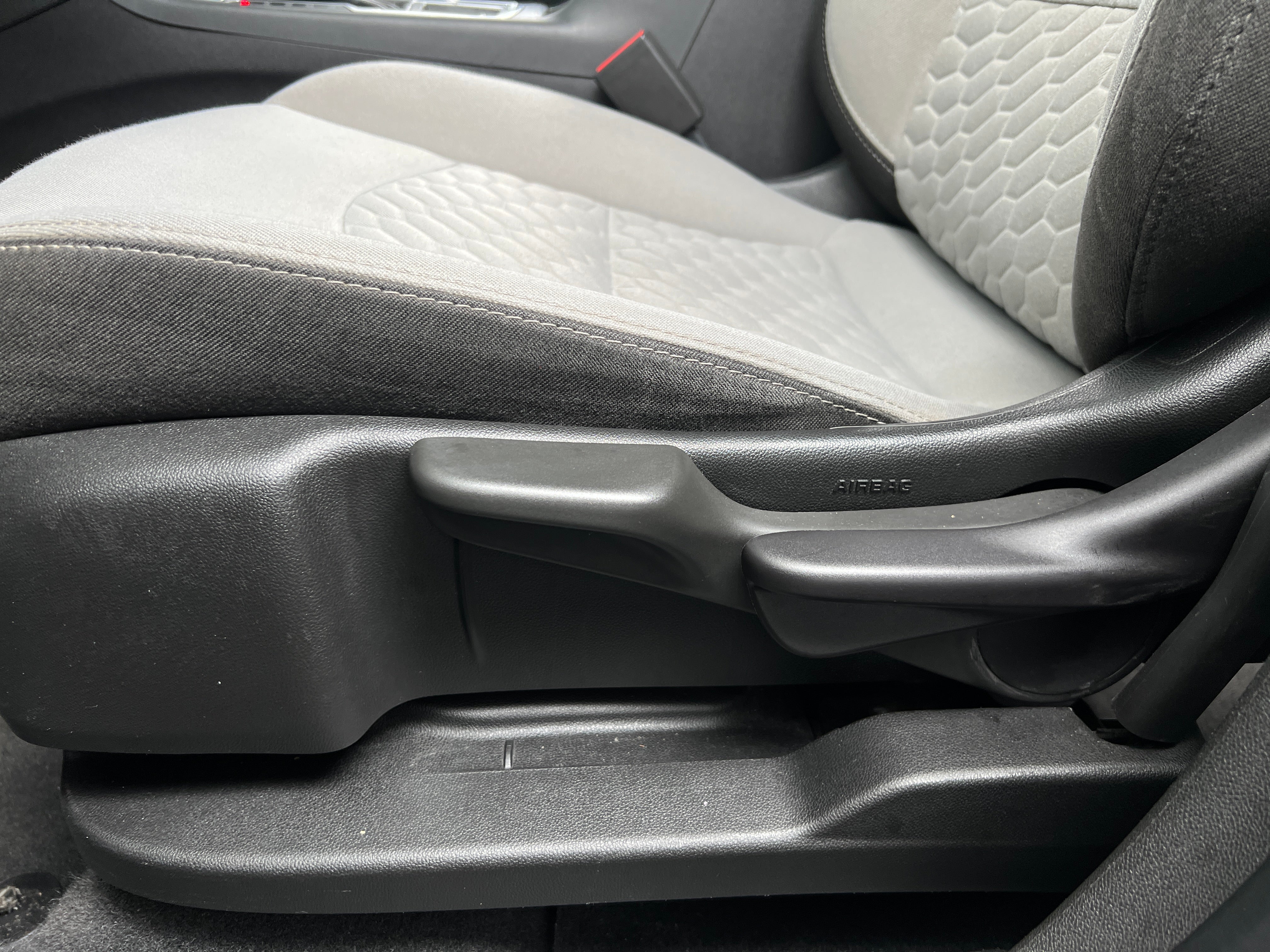 Used 2020 Chevrolet Equinox LS with VIN 3GNAXHEV9LS516591 for sale in Colonial Heights, VA