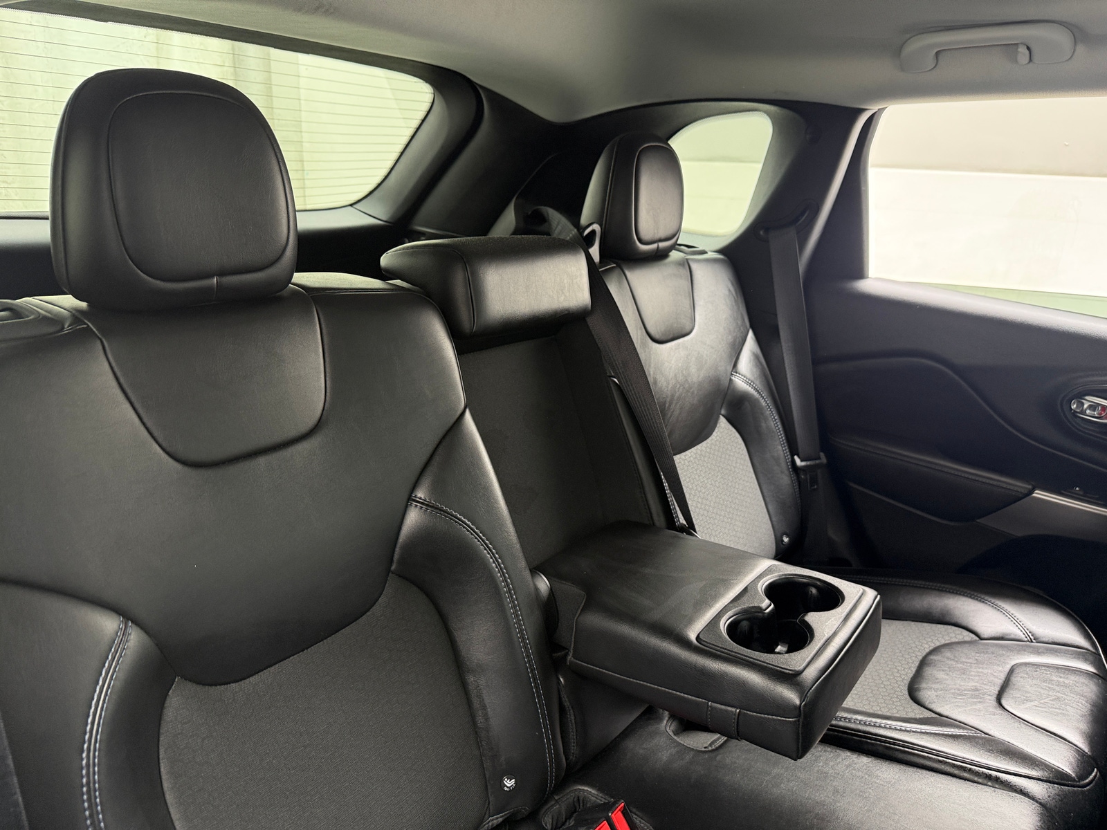 Thumbnail: 2019 Jeep Cherokee - 6