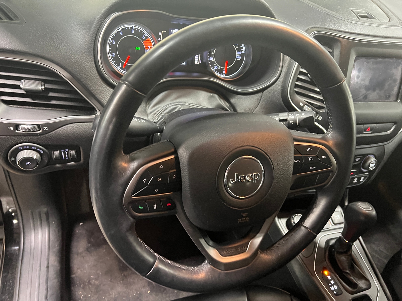 Thumbnail: 2019 Jeep Cherokee - 5