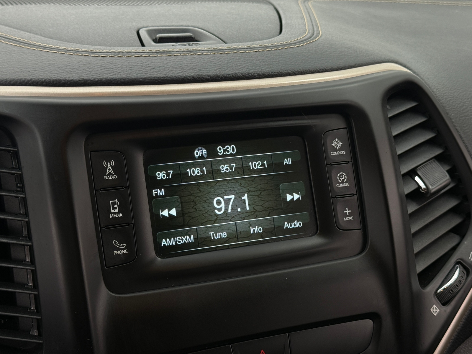 Thumbnail: 2016 Jeep Cherokee - 4