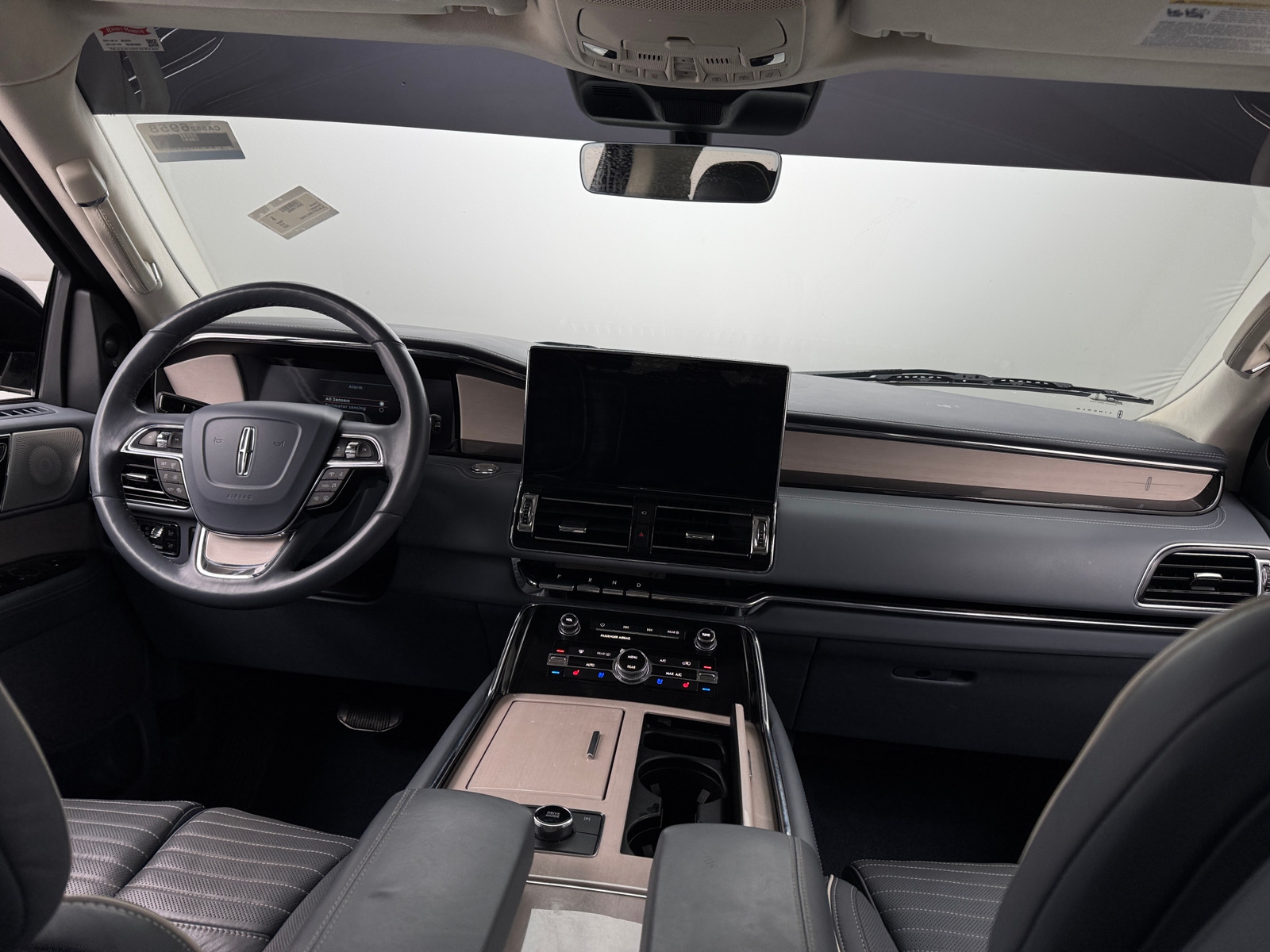 Thumbnail: 2022 Lincoln Navigator L - 2