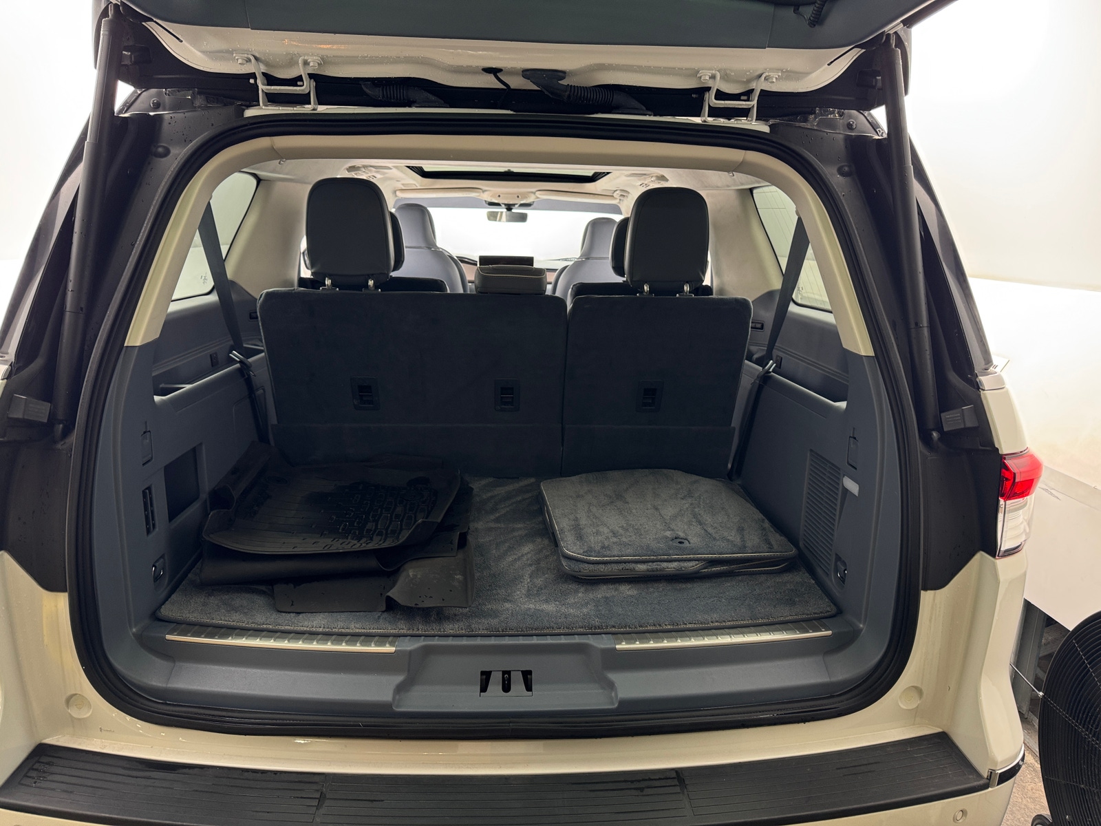Thumbnail: 2022 Lincoln Navigator L - 6