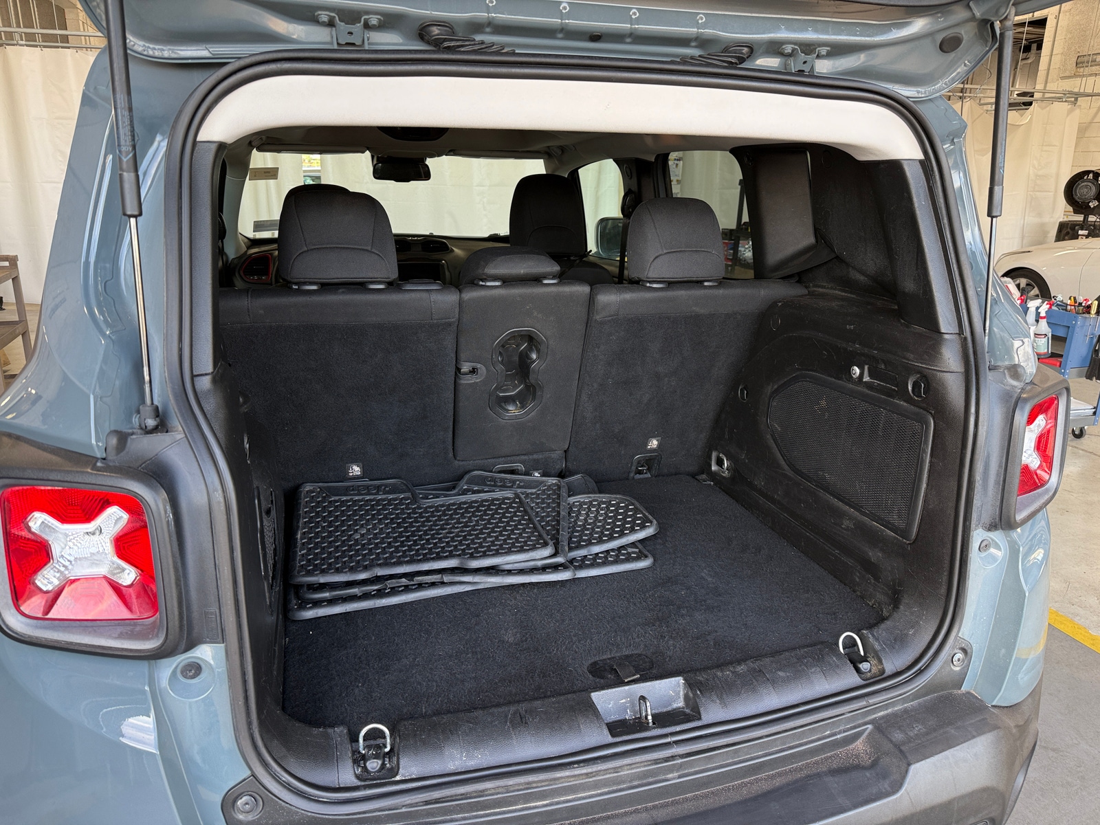 Thumbnail: 2018 Jeep Renegade - 7