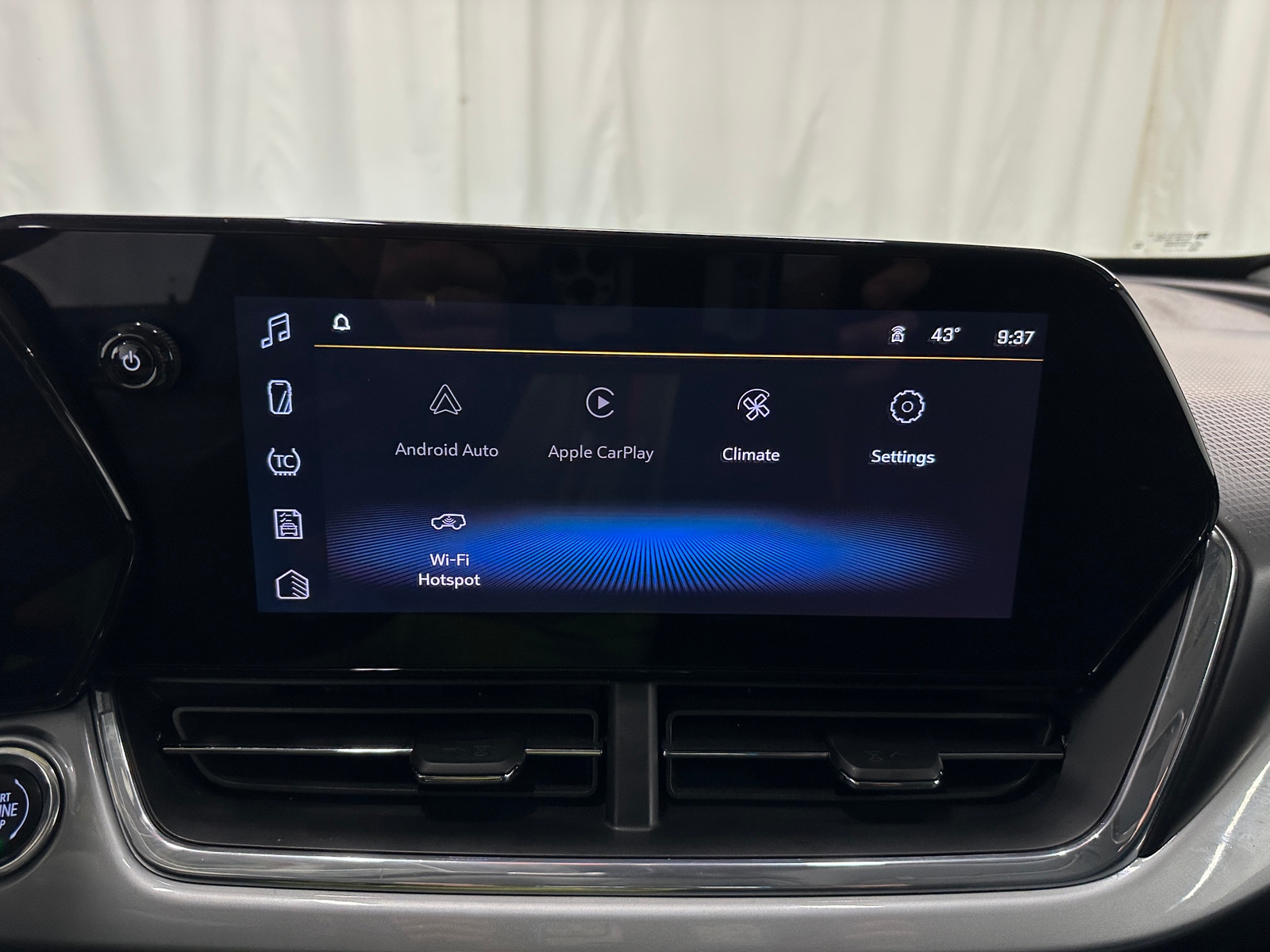 Thumbnail: 2025 Chevrolet Trax - 4