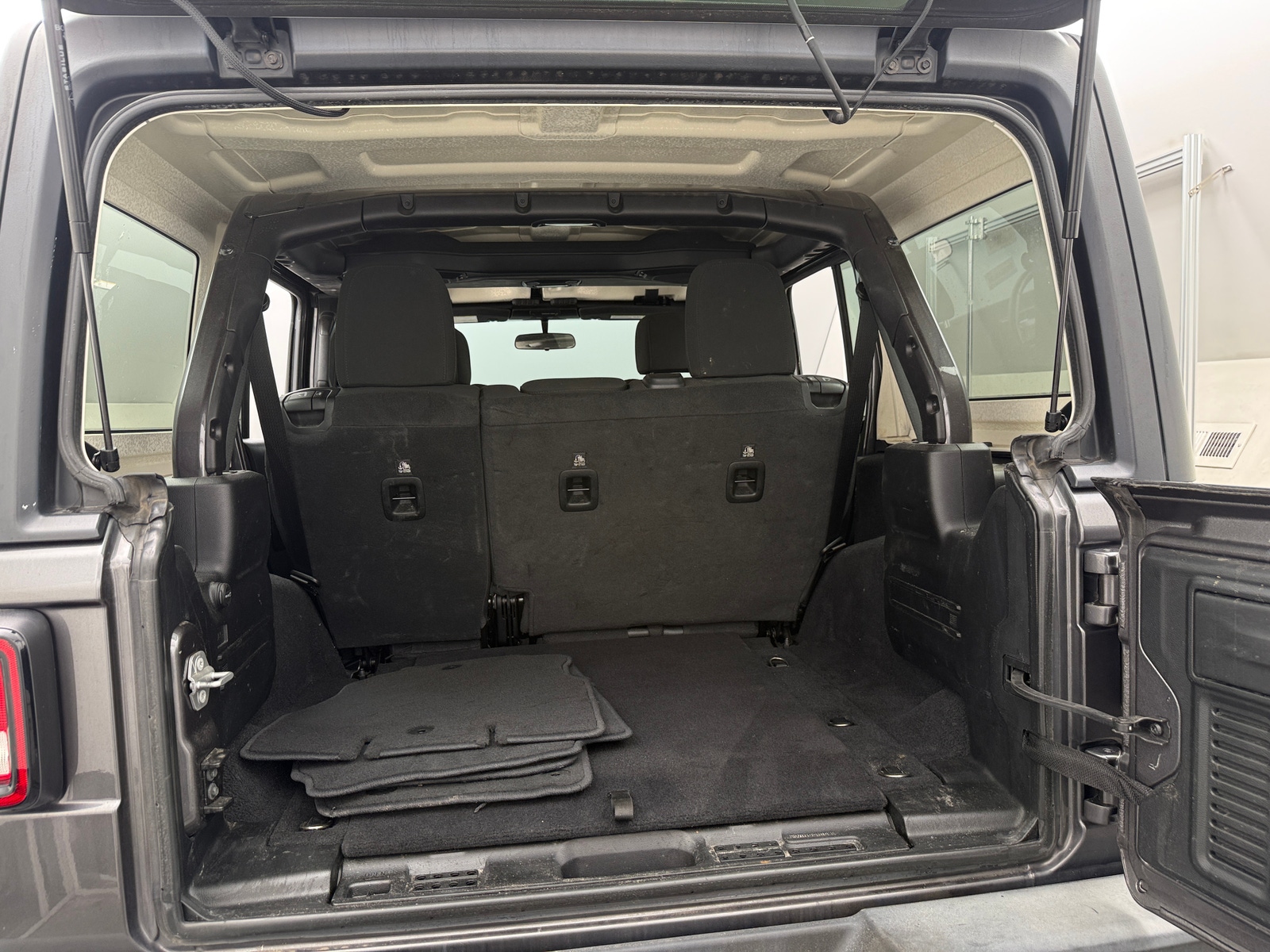 Thumbnail: 2021 Jeep Wrangler - 7