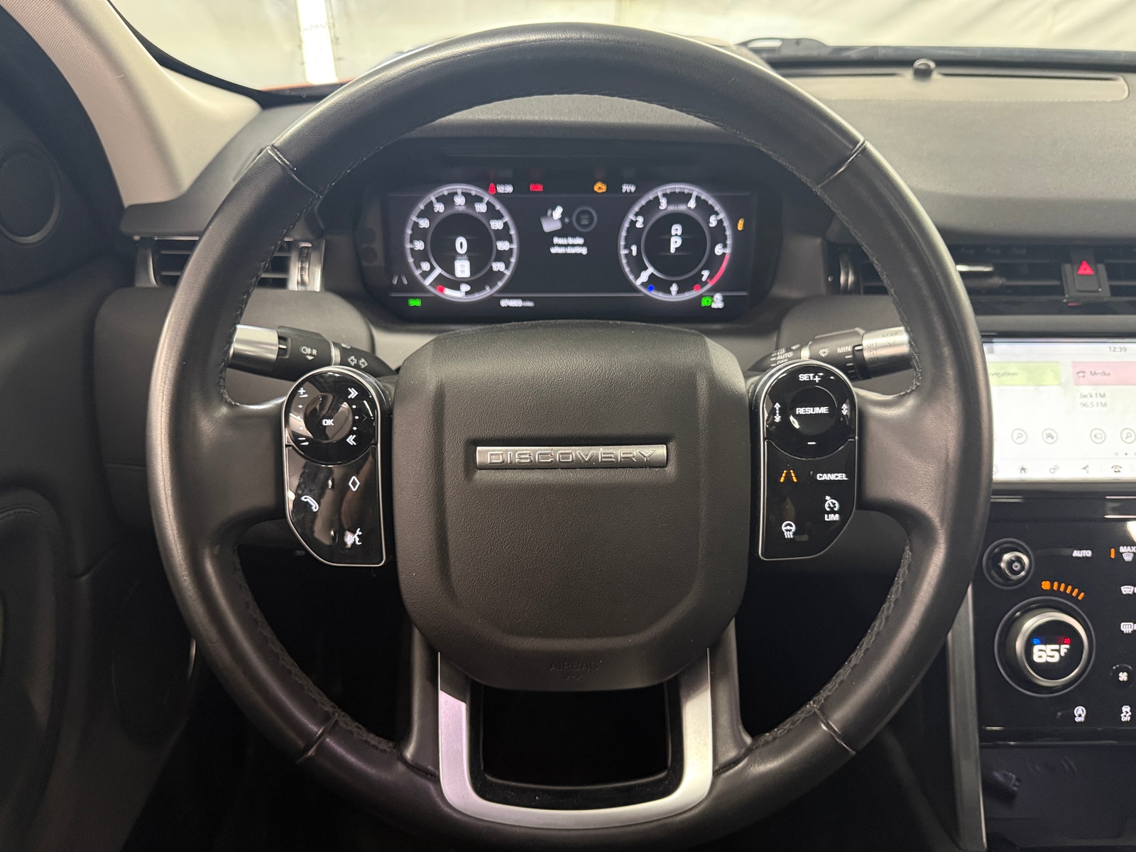 Thumbnail: 2020 Land Rover Discovery Sport - 4