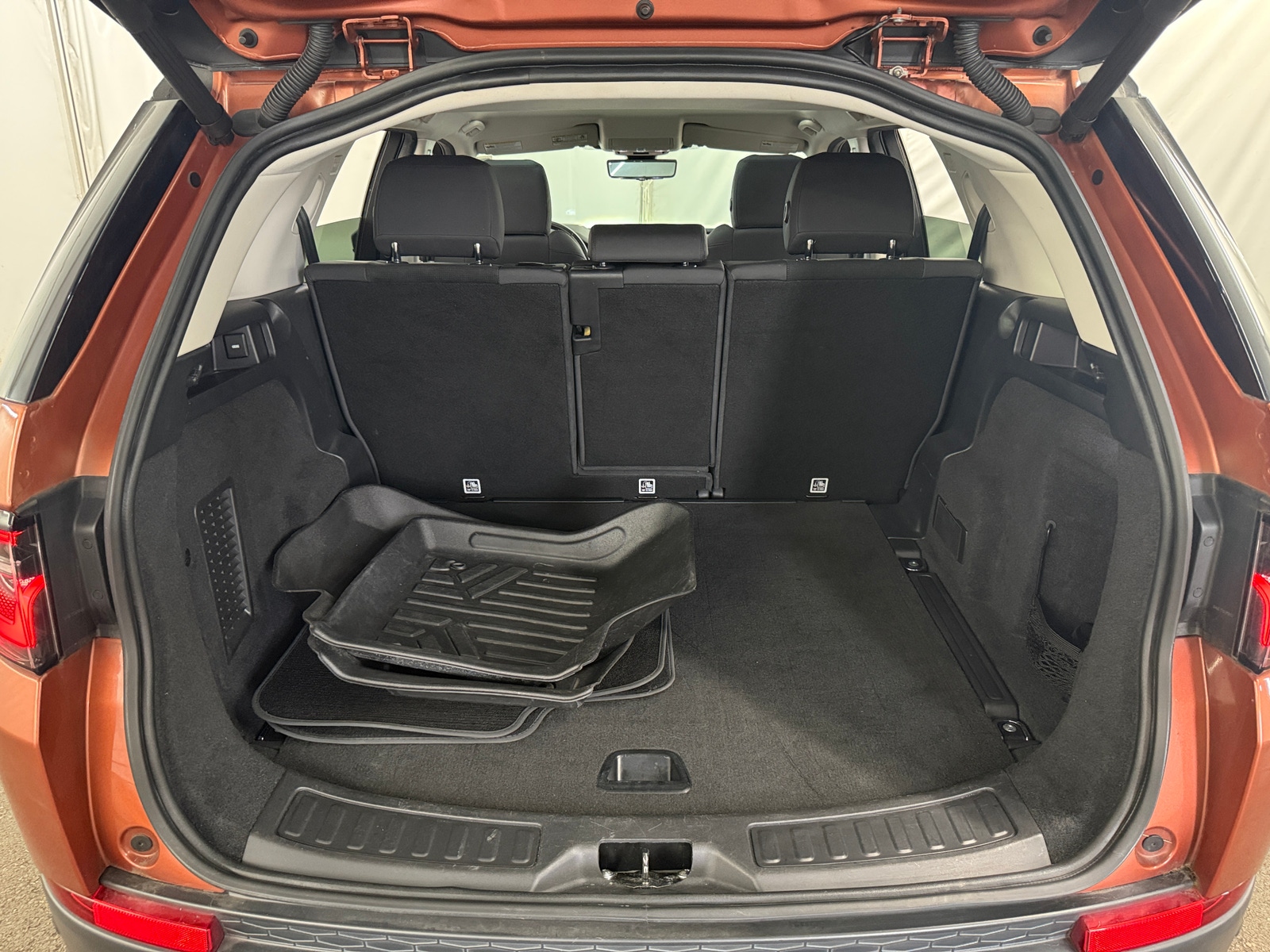 Thumbnail: 2020 Land Rover Discovery Sport - 6