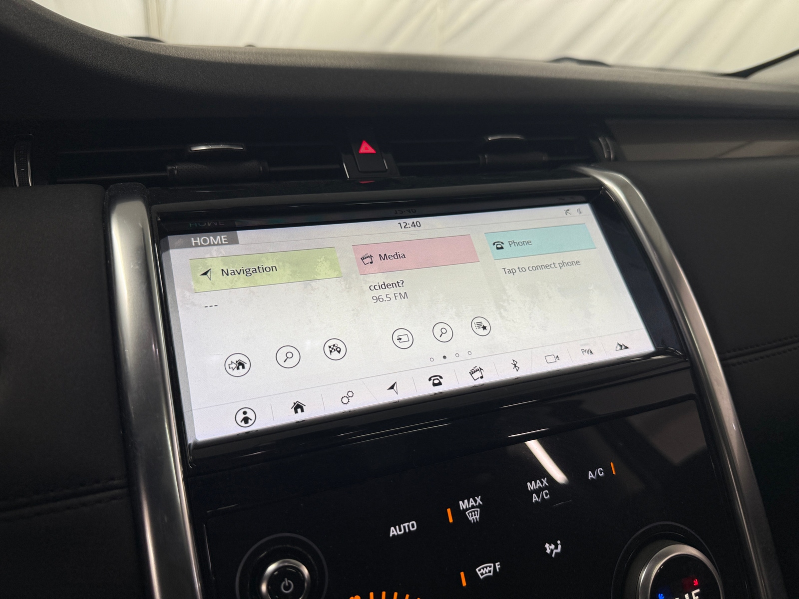 Thumbnail: 2020 Land Rover Discovery Sport - 3