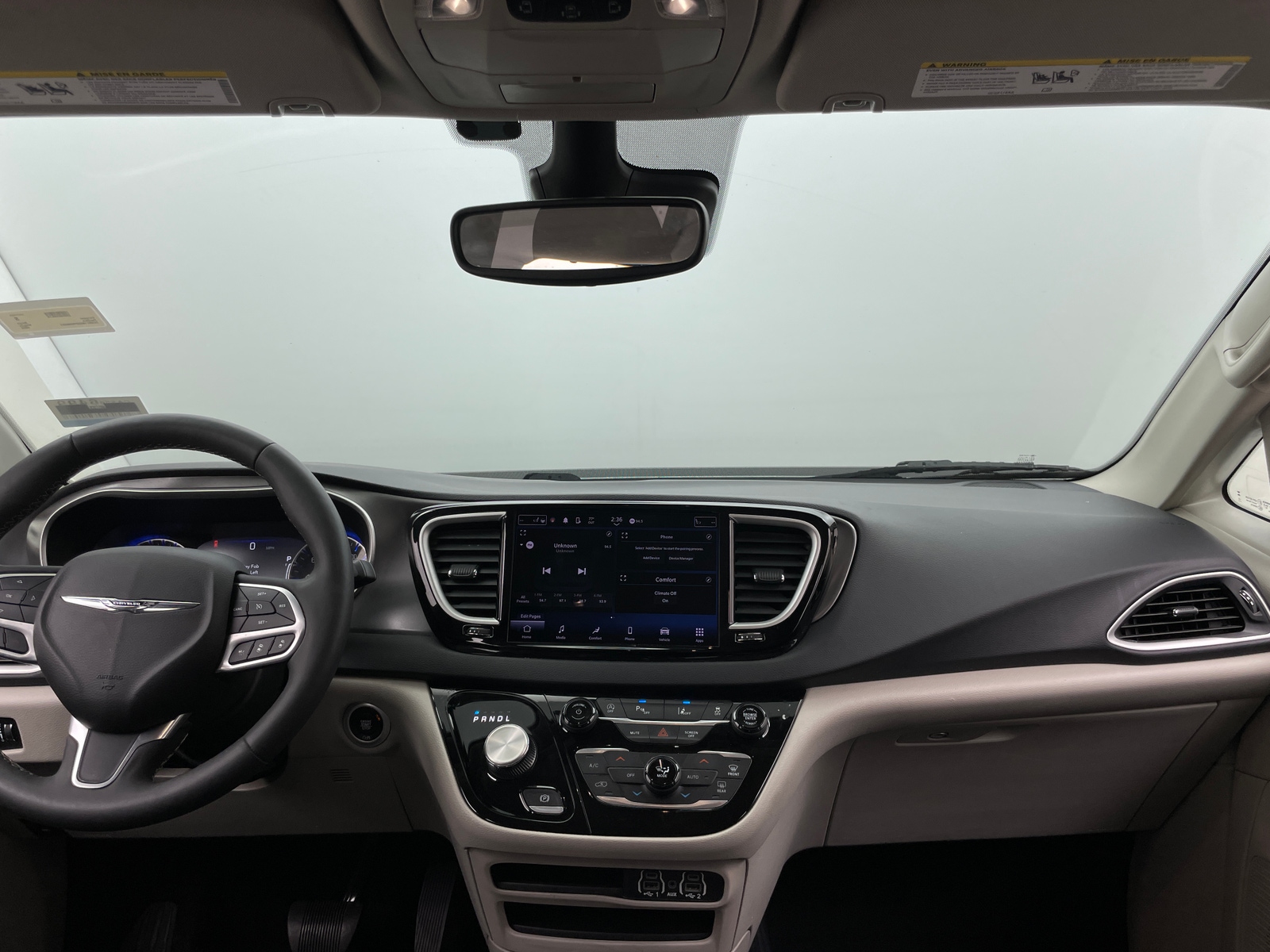 Thumbnail: 2023 Chrysler Pacifica - 3