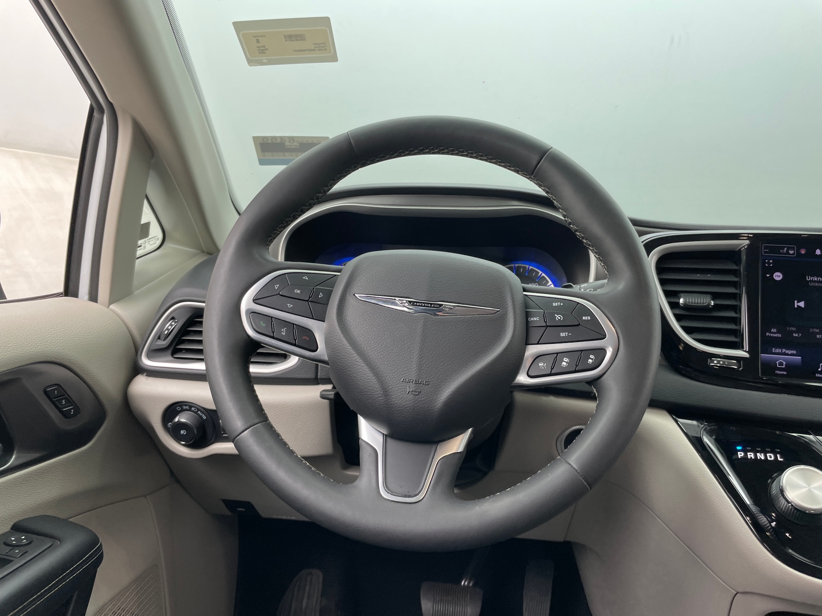 Thumbnail: 2023 Chrysler Pacifica - 5