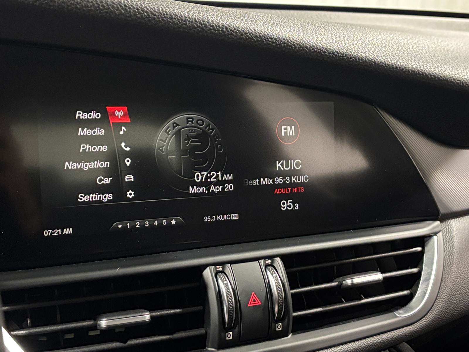 Thumbnail: 2019 Alfa Romeo Giulia - 3