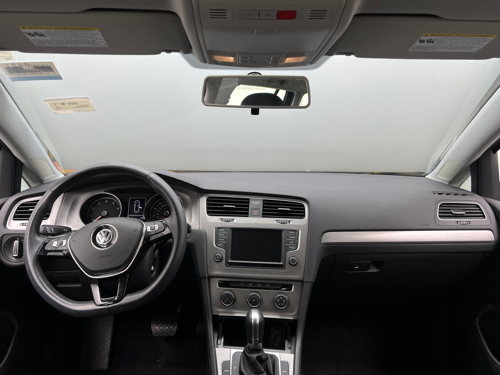 Thumbnail: 2016 Volkswagen e-Golf - 3