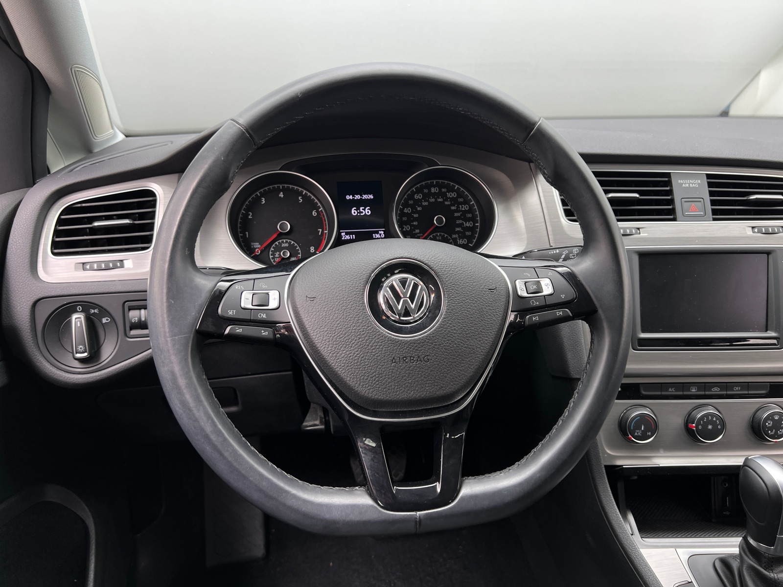 Thumbnail: 2016 Volkswagen e-Golf - 5