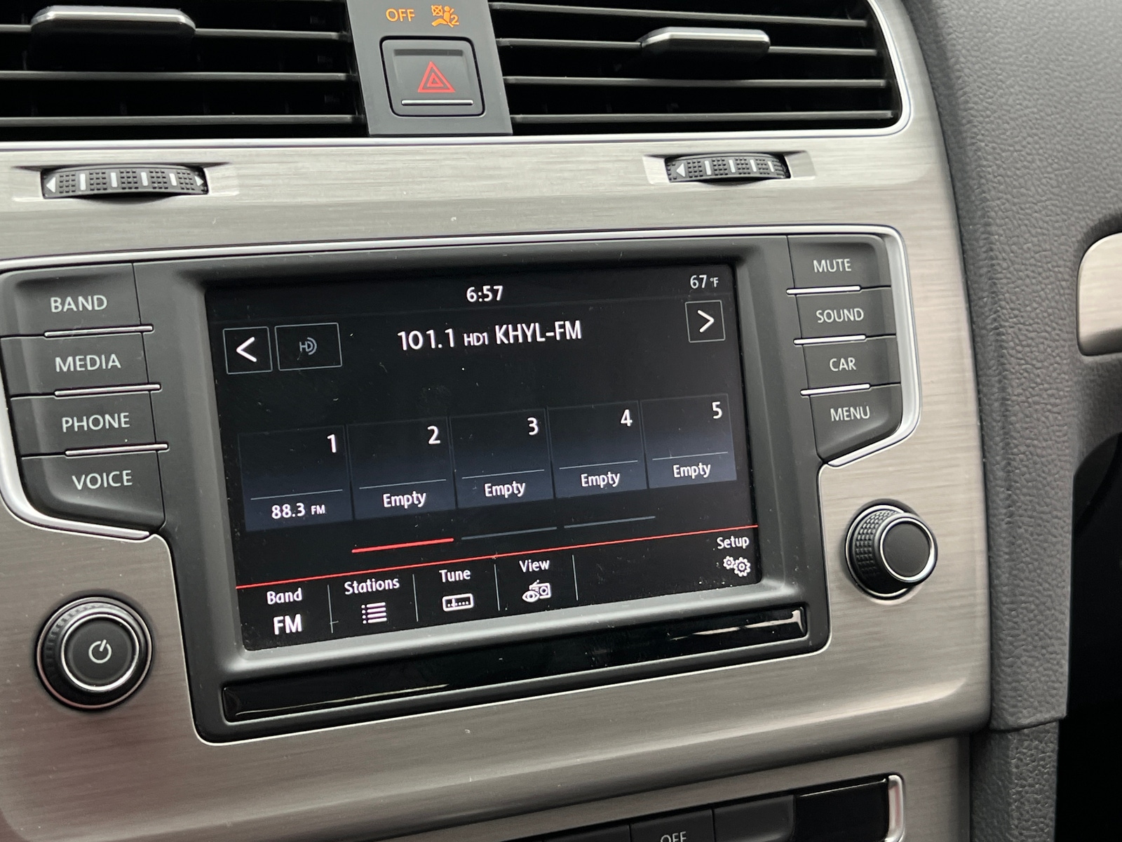 Thumbnail: 2016 Volkswagen e-Golf - 4