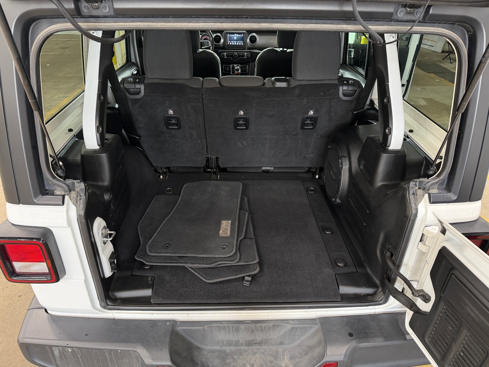 Thumbnail: 2018 Jeep Wrangler - 7