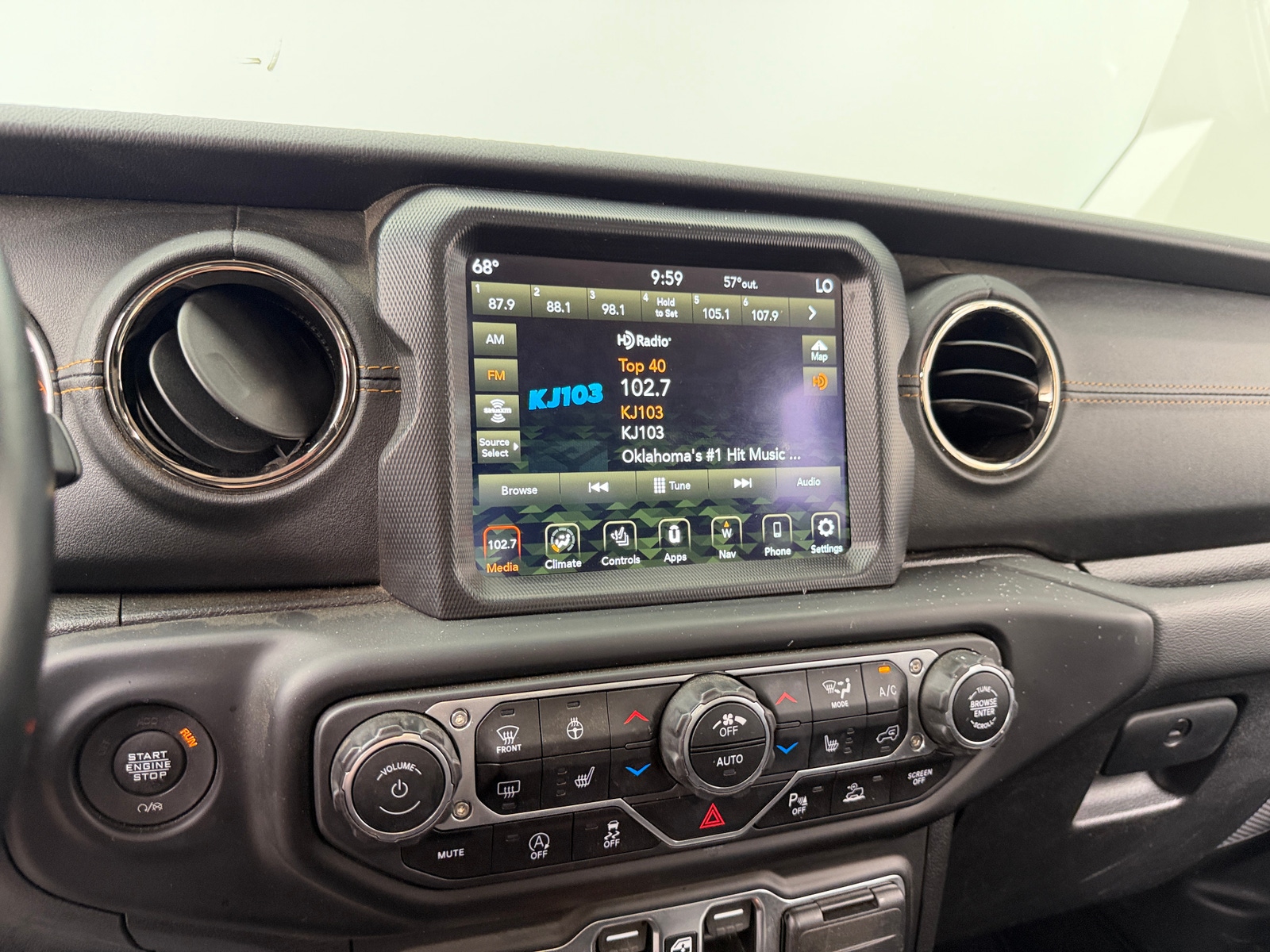 Thumbnail: 2021 Jeep Gladiator - 3