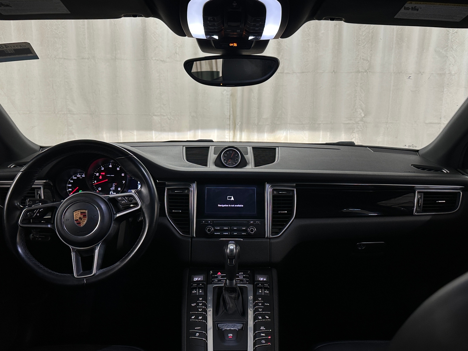 Thumbnail: 2018 Porsche Macan - 2