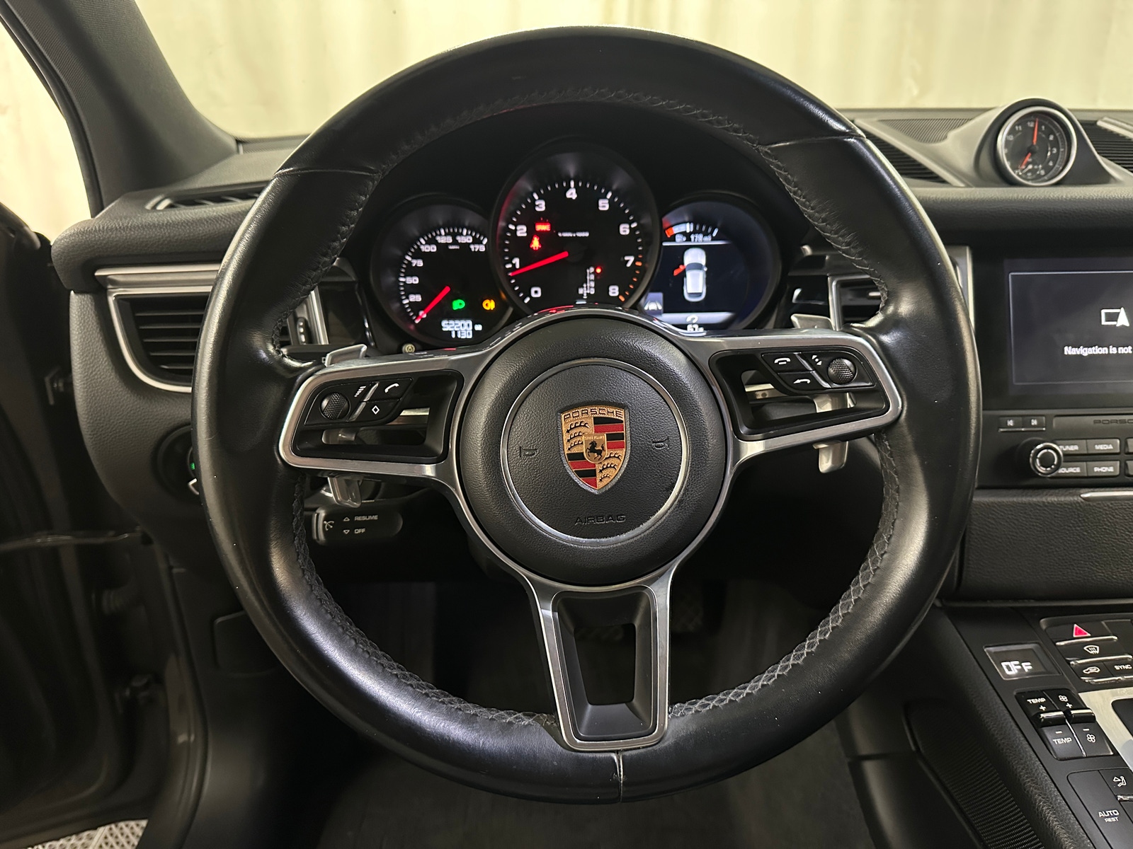 Thumbnail: 2018 Porsche Macan - 4
