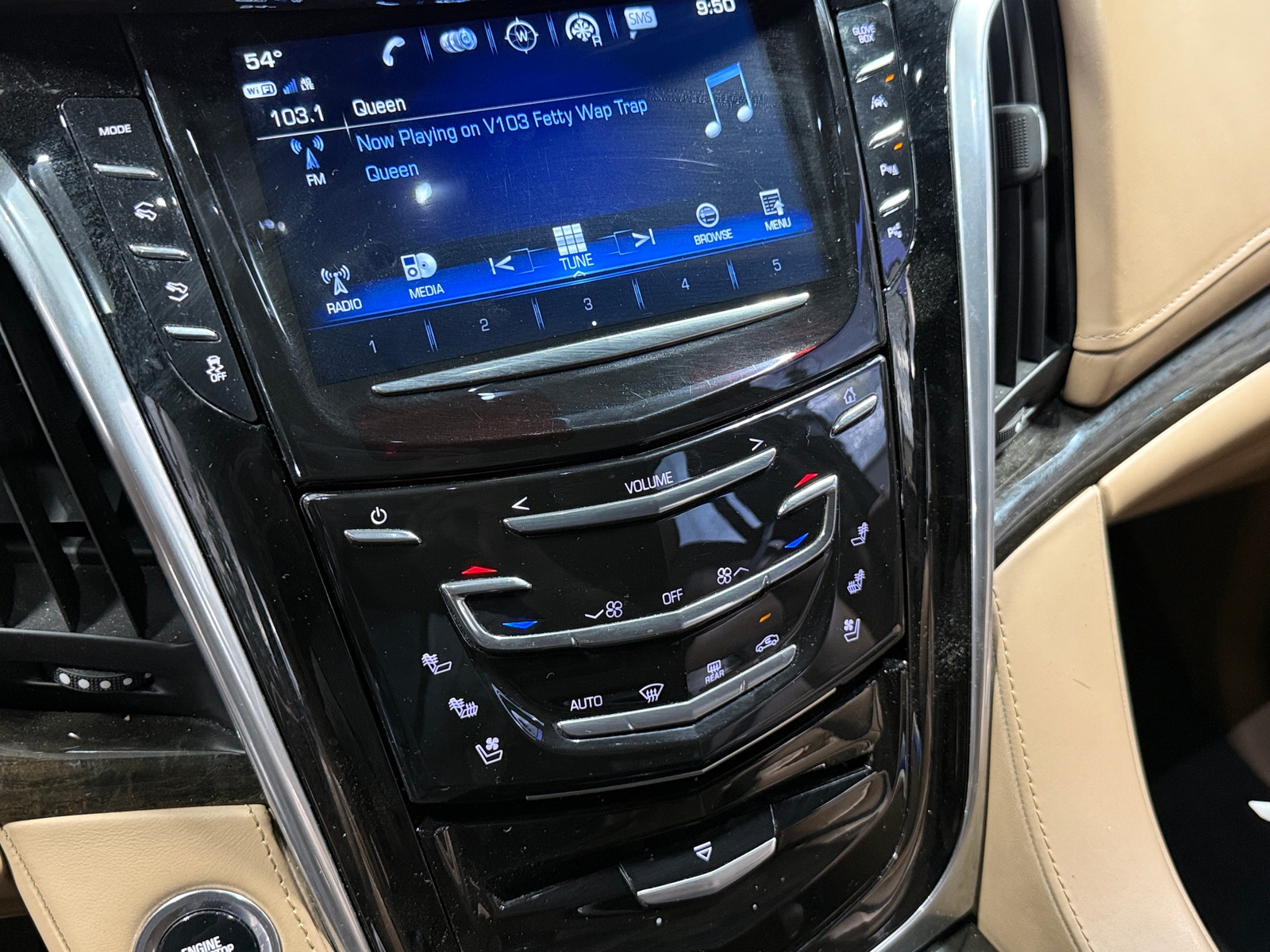 Thumbnail: 2020 Cadillac Escalade - 3