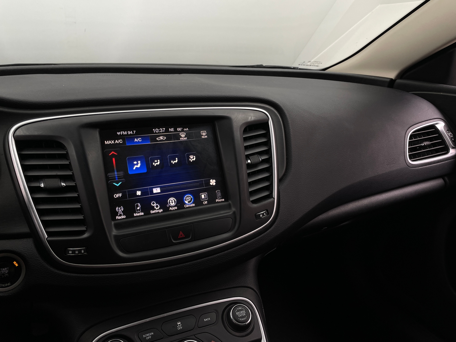 Thumbnail: 2015 Chrysler 200 - 4